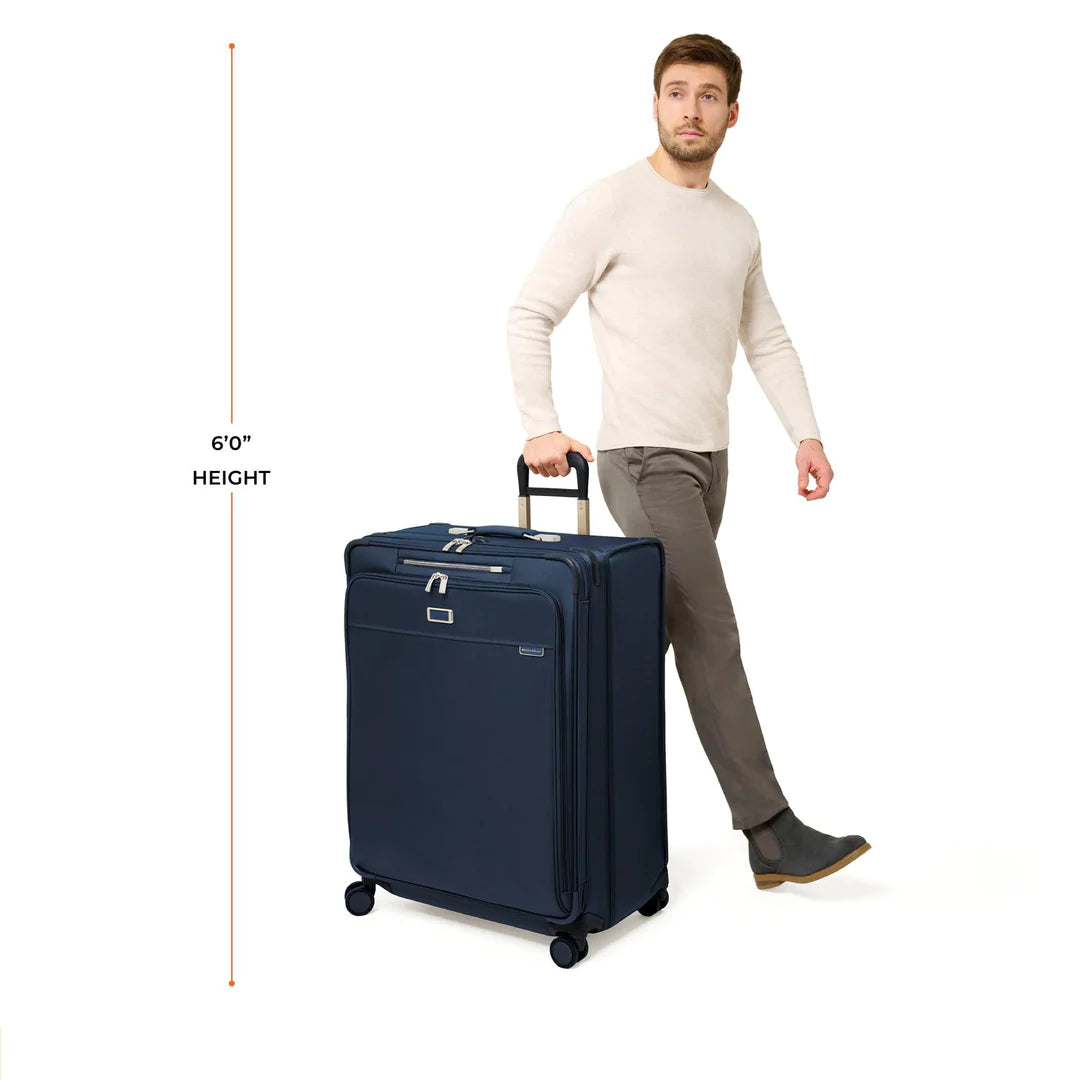 Briggs & Riley Baseline 31" Expandable Spinner  - Navy